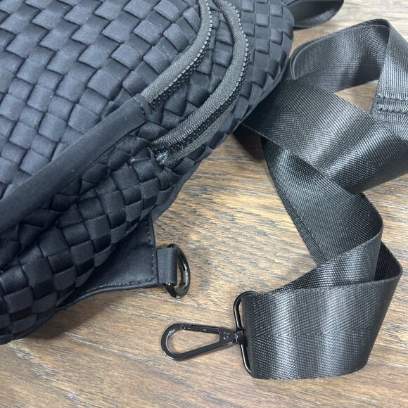 SOL & SELENE Beyond The Horizon Woven Neoprene Sling Bag Black NWOT - Picture 6 of 10